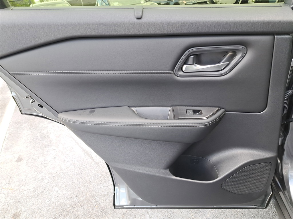 2026 Nissan Rogue SV photo 13