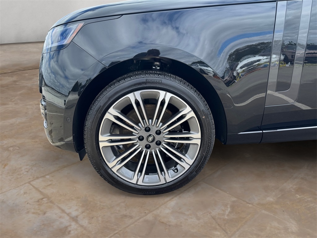 2025 Land Rover Range Rover SE photo 13