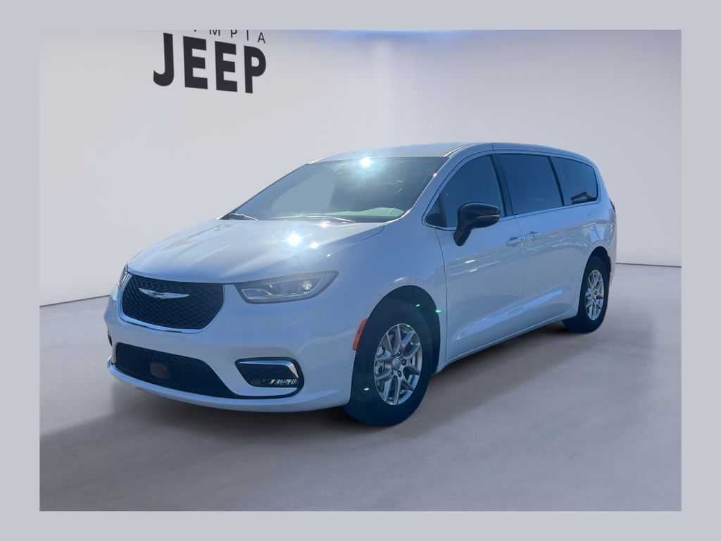 2026 Chrysler Pacifica Select's photo