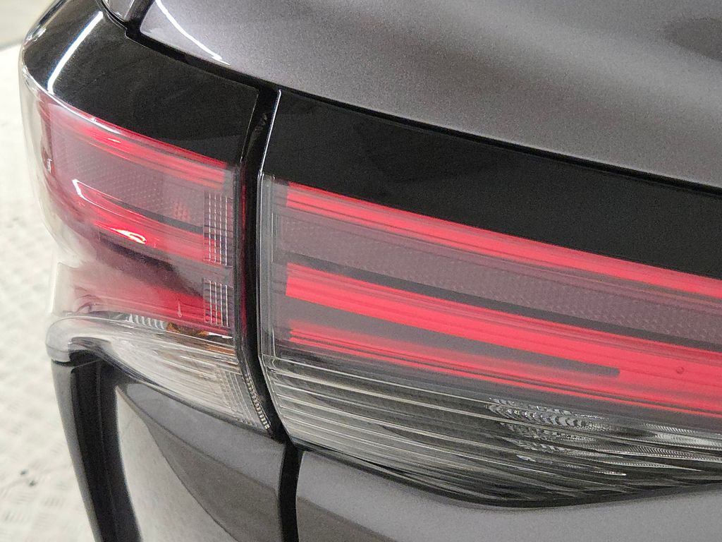 2022 Toyota Sienna XLE photo 13