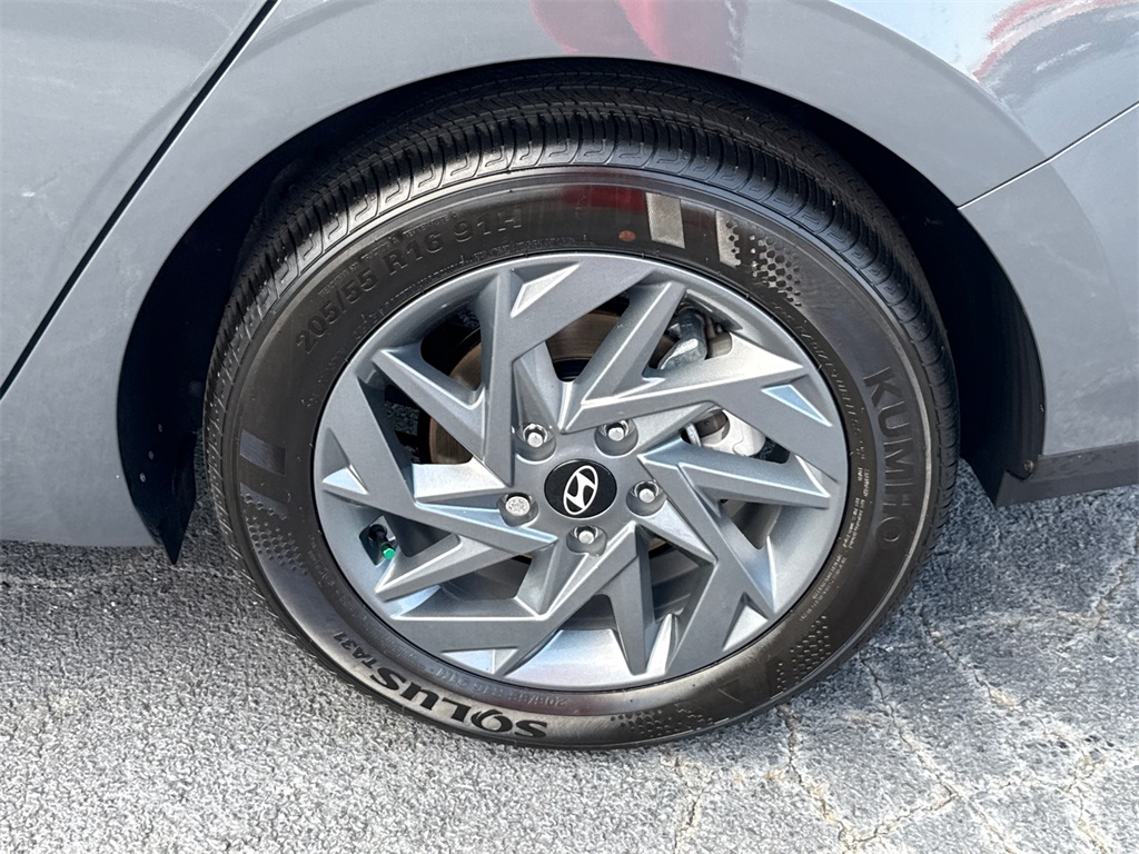 2024 Hyundai Elantra SEL photo 19
