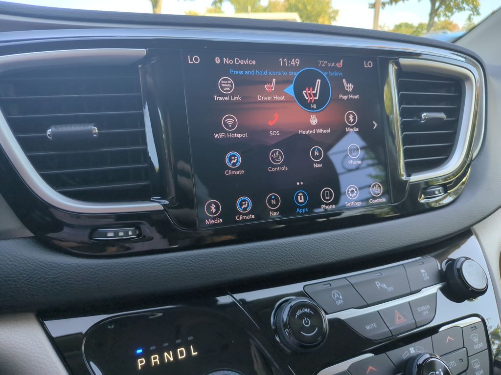 2020 Chrysler Pacifica Touring L photo 12
