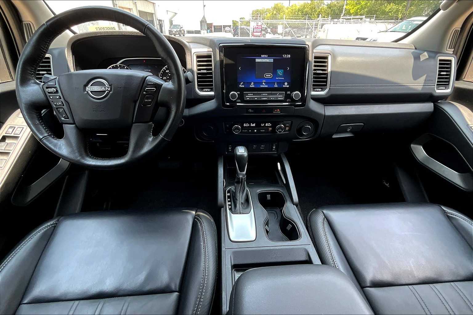 2024 Nissan Frontier SL photo 14