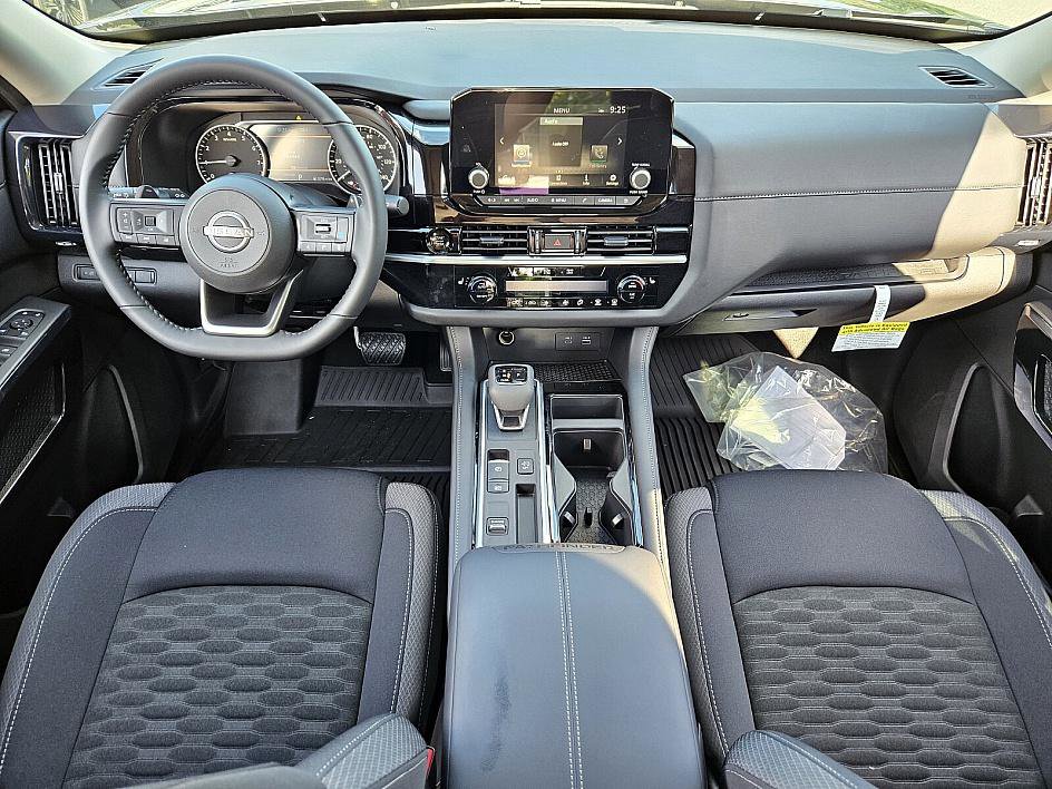 2025 Nissan Pathfinder SV photo 10
