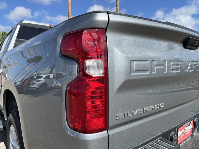 2023 Chevrolet Silverado 1500 Custom photo 9