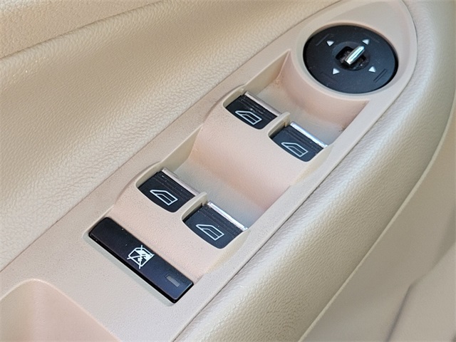 2014 Ford C-Max Hybrid SEL photo 24