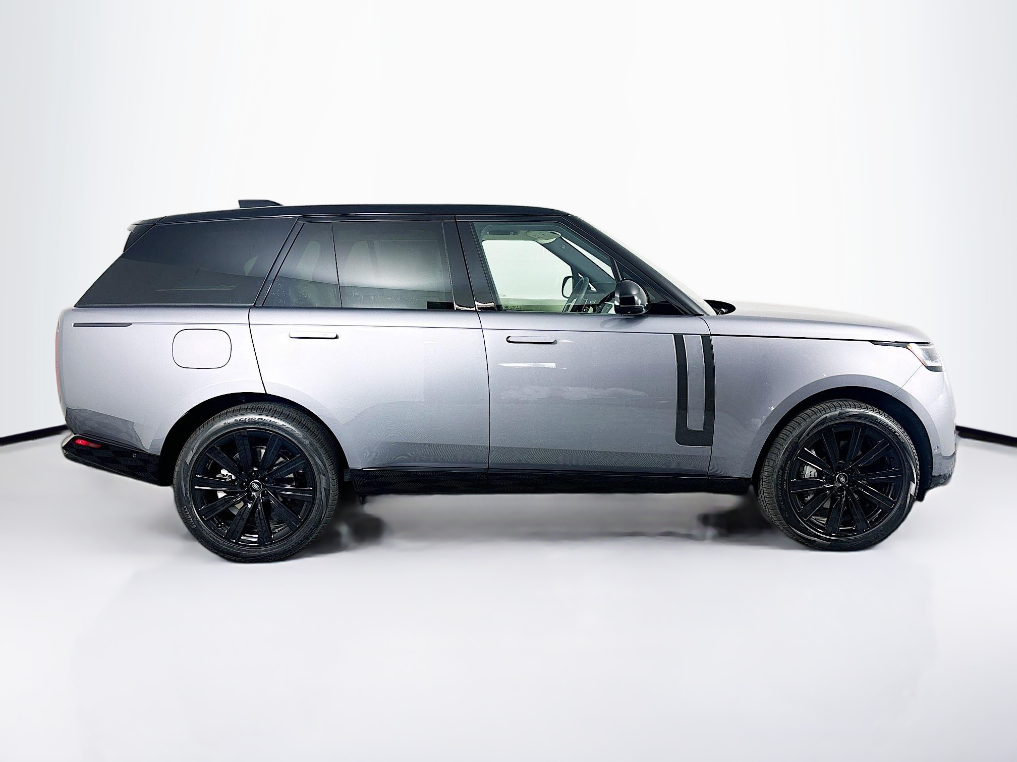 2025 Land Rover Range Rover SE photo 4