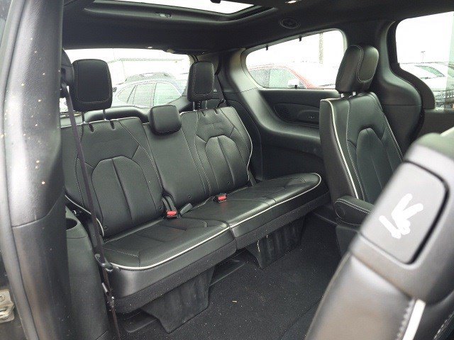 2021 Chrysler Pacifica Limited photo 16