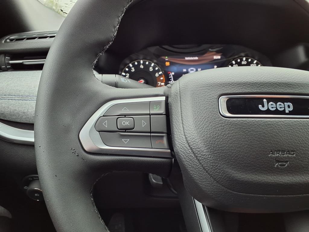 2025 Jeep Compass Latitude photo 13