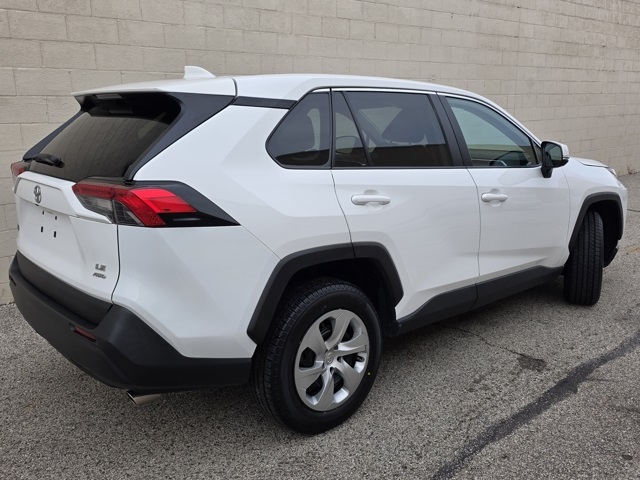 2023 Toyota RAV4 LE photo 2