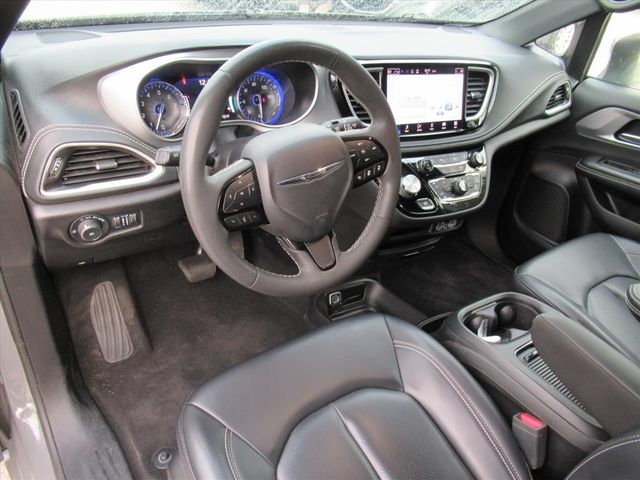 2023 Chrysler Pacifica Touring L photo 15