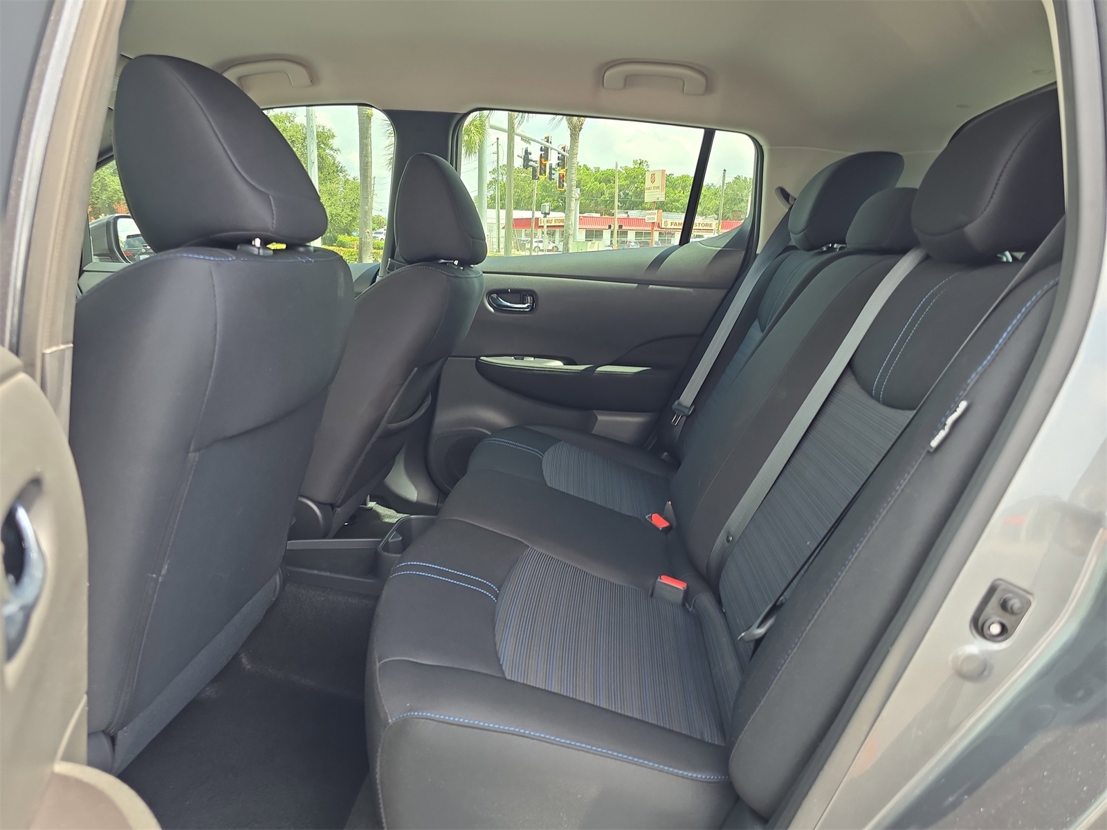 2023 Nissan Leaf S photo 14