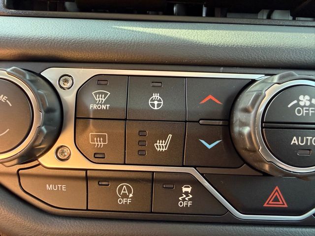 2025 Jeep Gladiator Sport photo 3