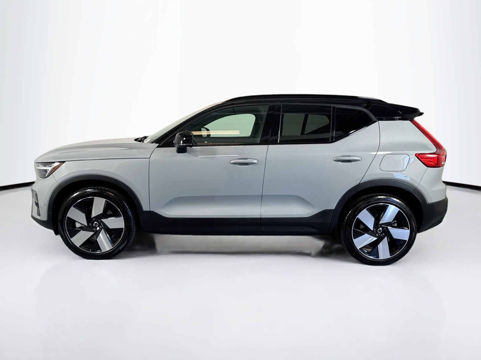 Used 2024 Volvo XC40 Ultimate with VIN YV4EH3HM4R2289292 for sale in Fremont, CA