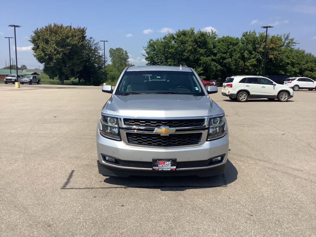 2019 Chevrolet Suburban LT photo 2