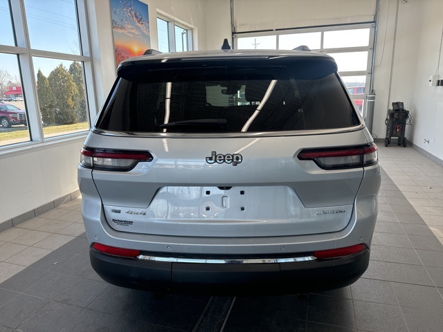 2022 Jeep Grand Cherokee Laredo photo 4