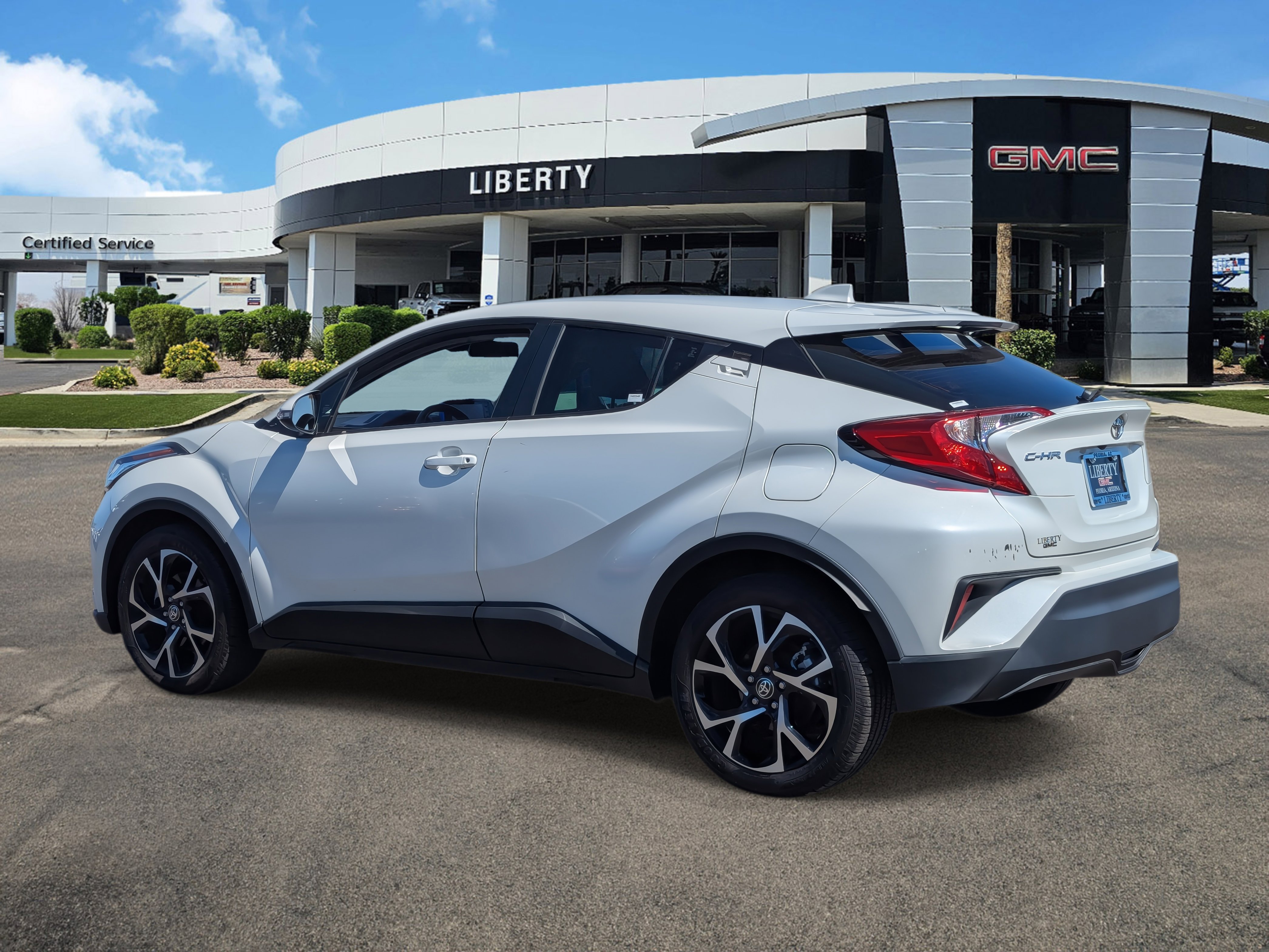 2021 Toyota C-HR LE photo 8