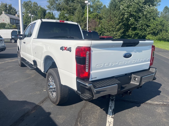 2025 Ford F-350 photo 7