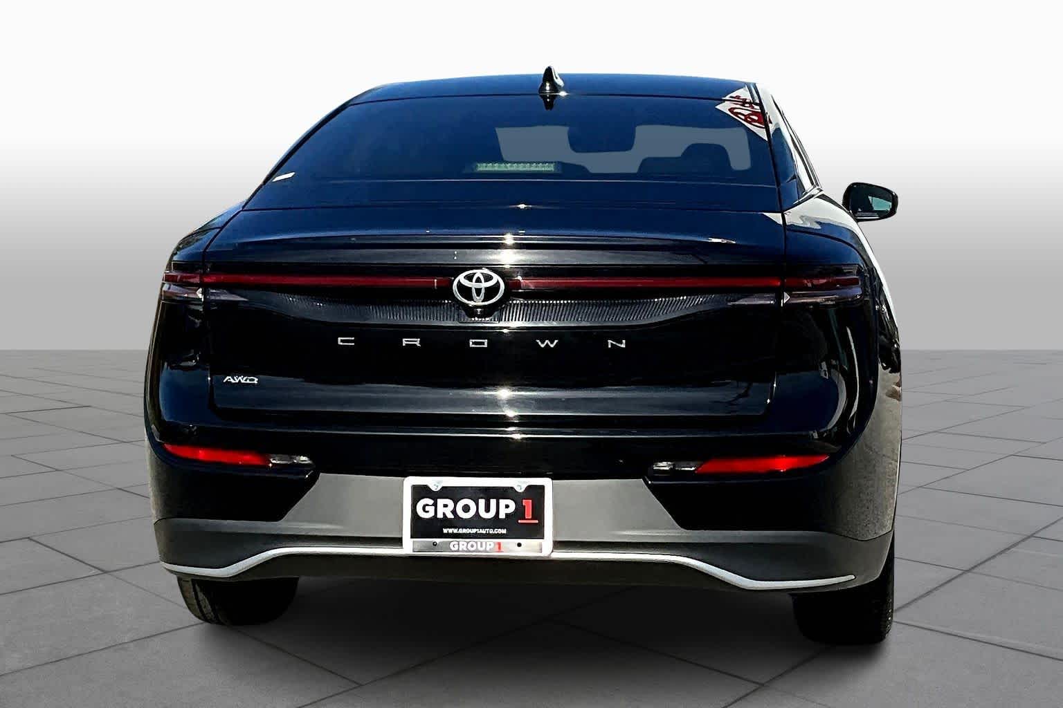 2023 Toyota Crown XLE photo 4