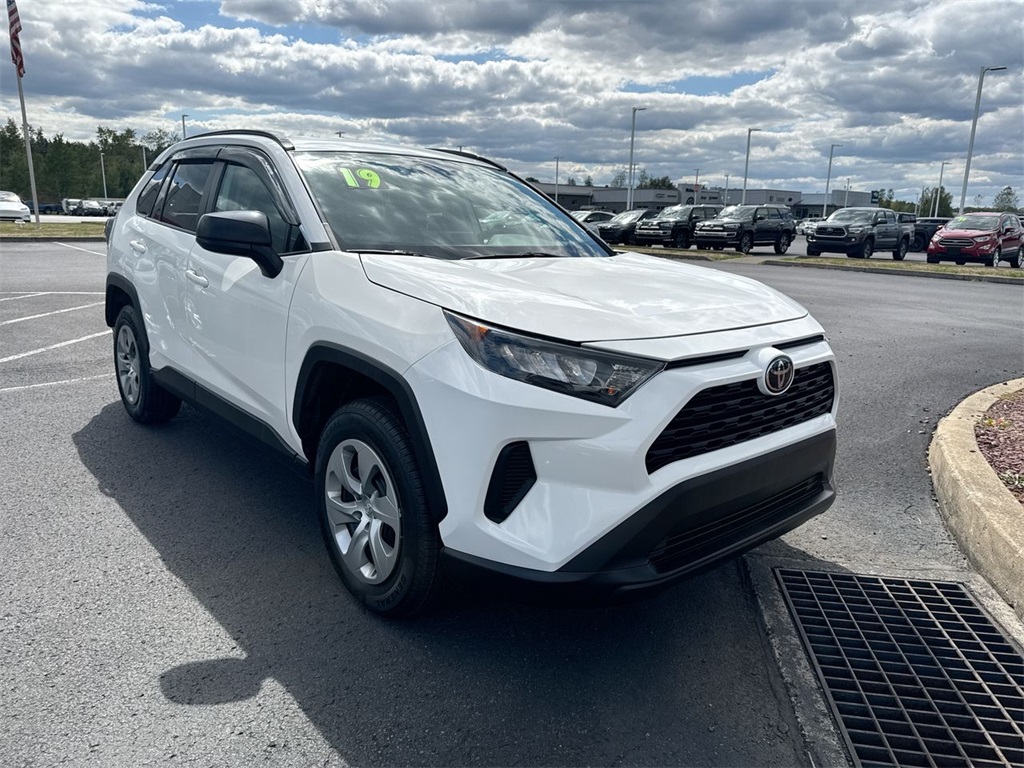 2019 Toyota RAV4 LE