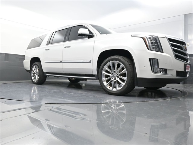 2017 Cadillac Escalade ESV Luxury photo 27