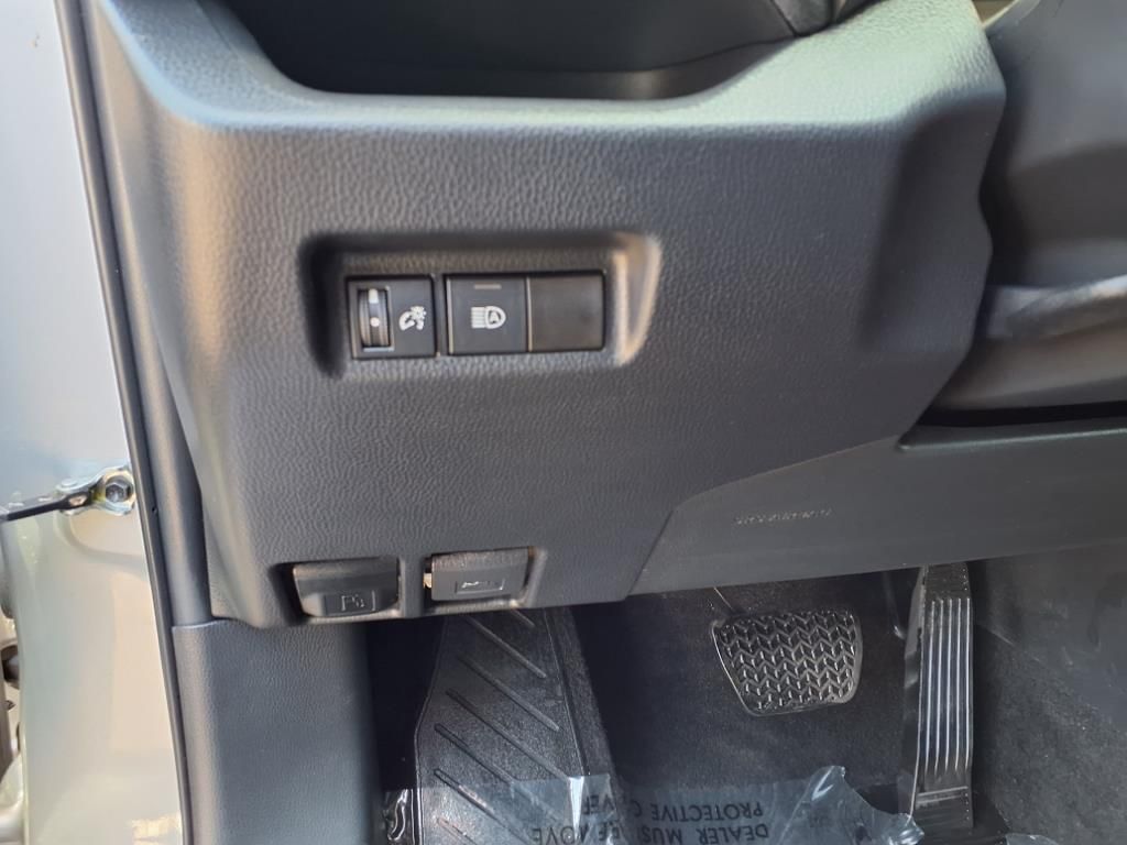 2022 Toyota RAV4 XLE photo 17