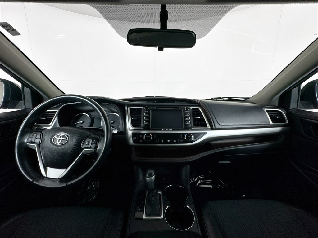 2016 Toyota Highlander LE Plus photo 7