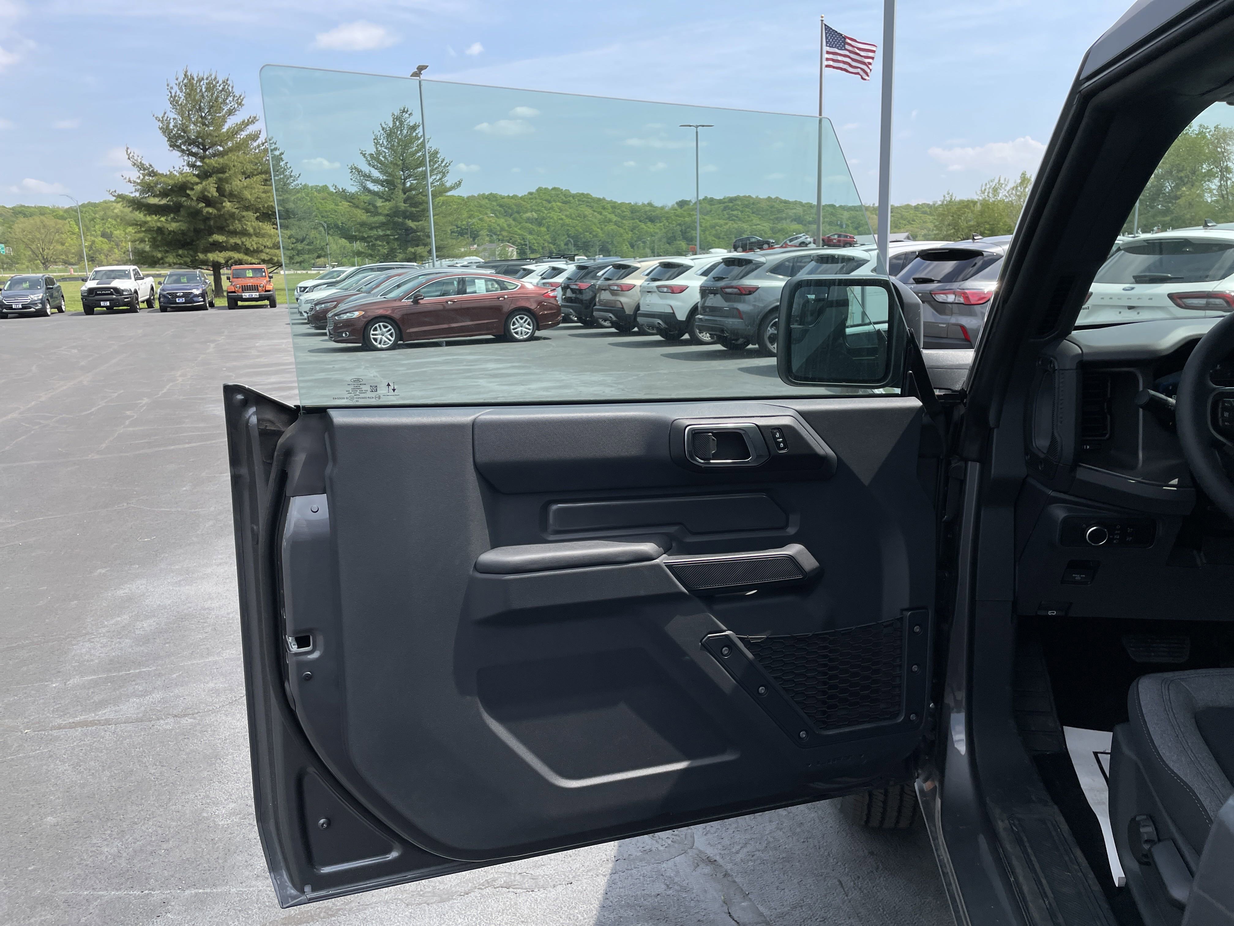 2025 Ford Bronco Base photo 7