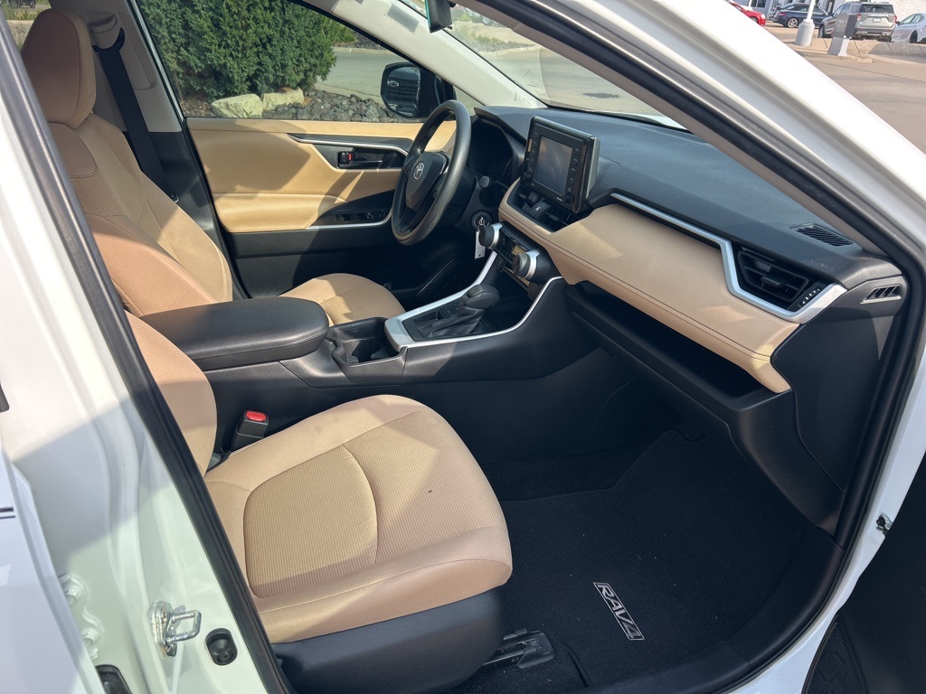 2021 Toyota RAV4 LE photo 26