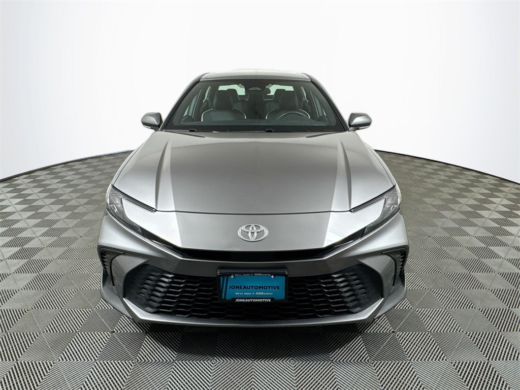 2025 Toyota Camry SE photo 3