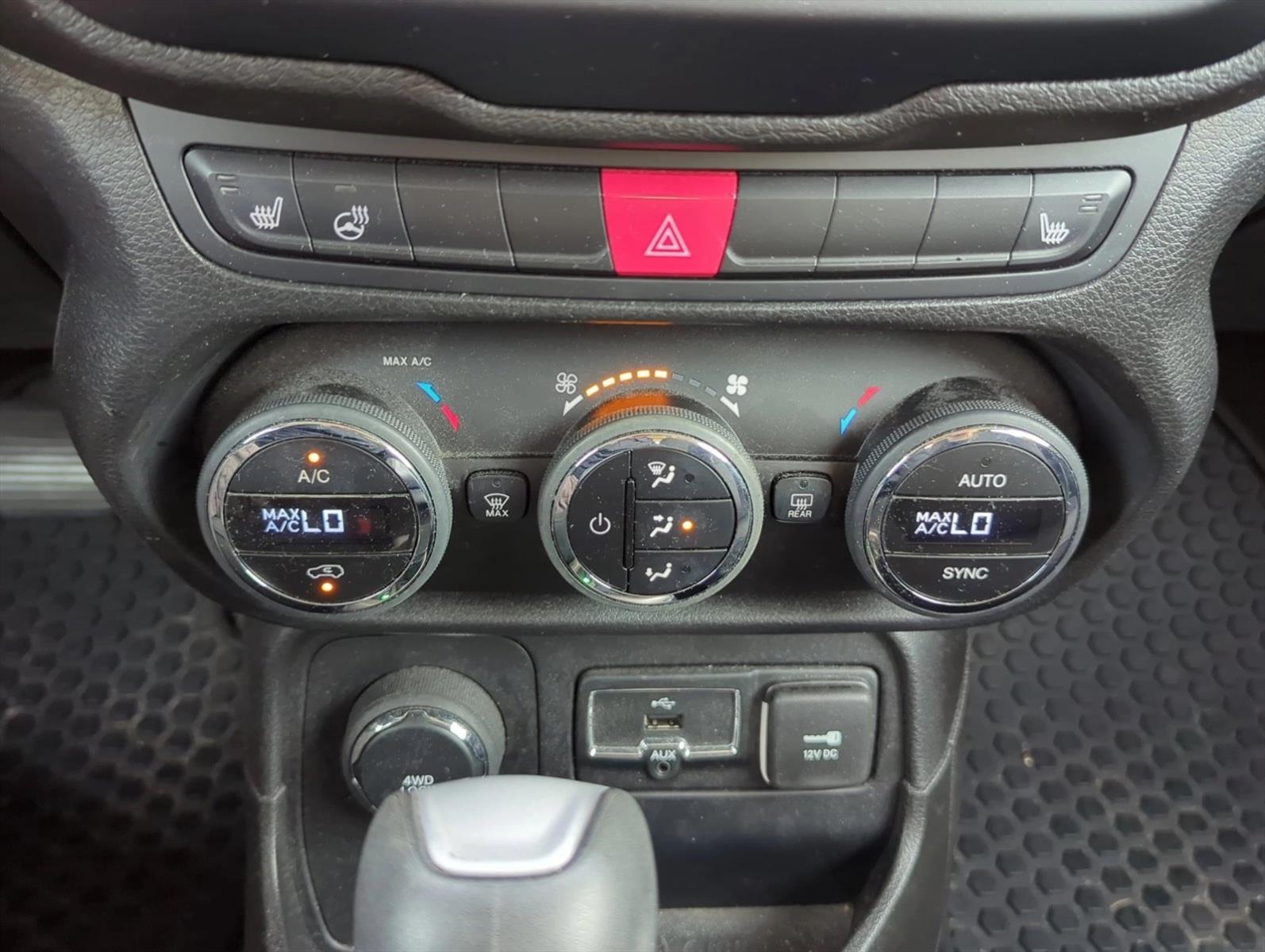 2016 Jeep Renegade Latitude photo 22