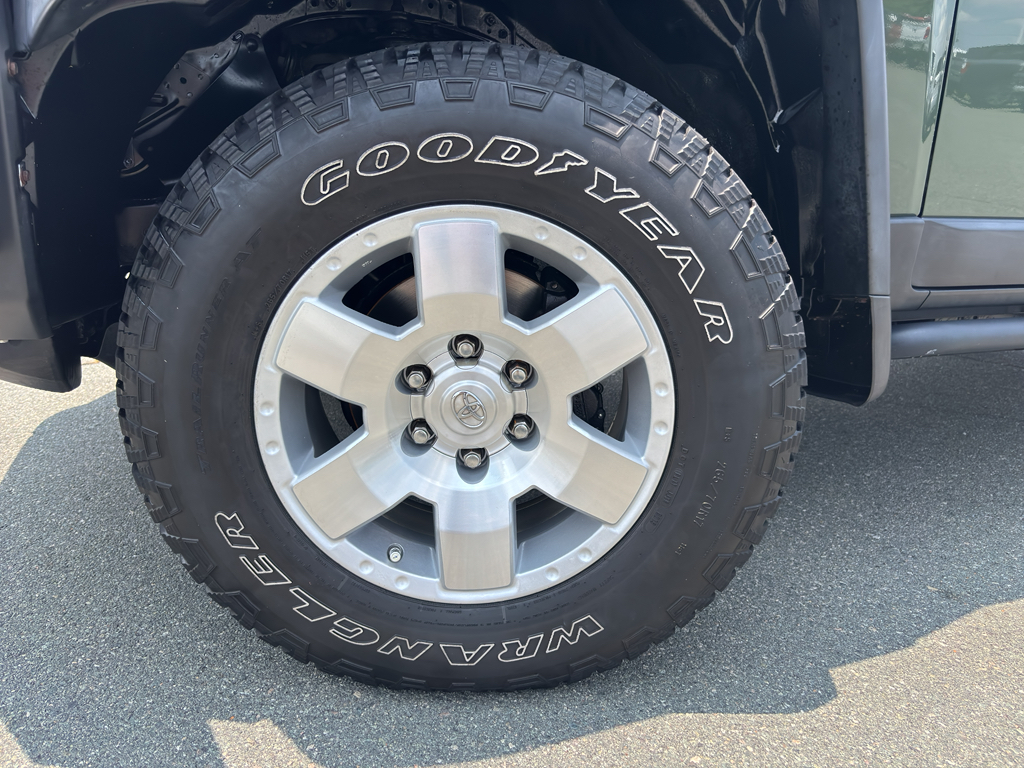 2014 Toyota FJ Cruiser Base photo 12