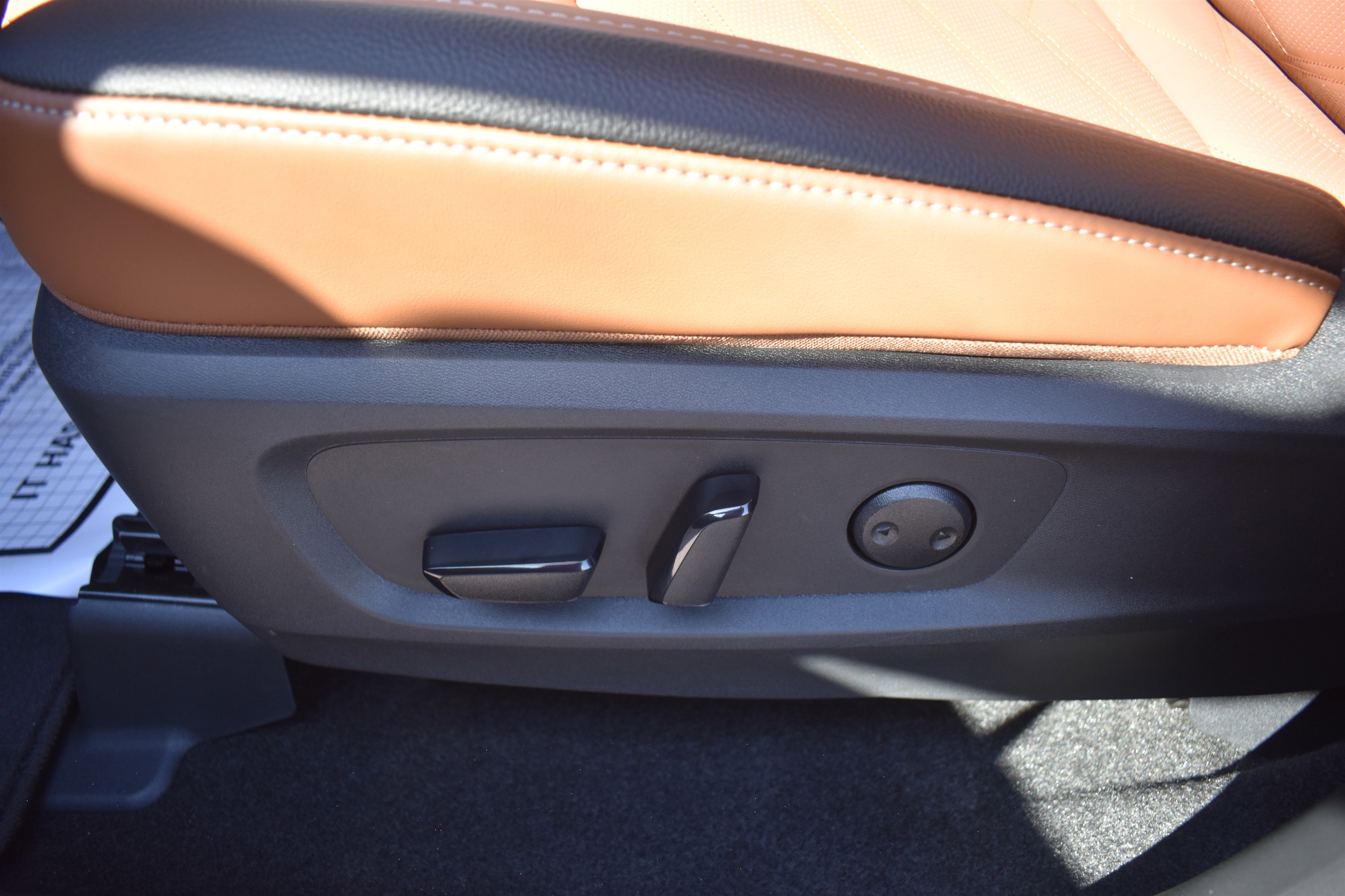 2025 Nissan Pathfinder Platinum photo 6