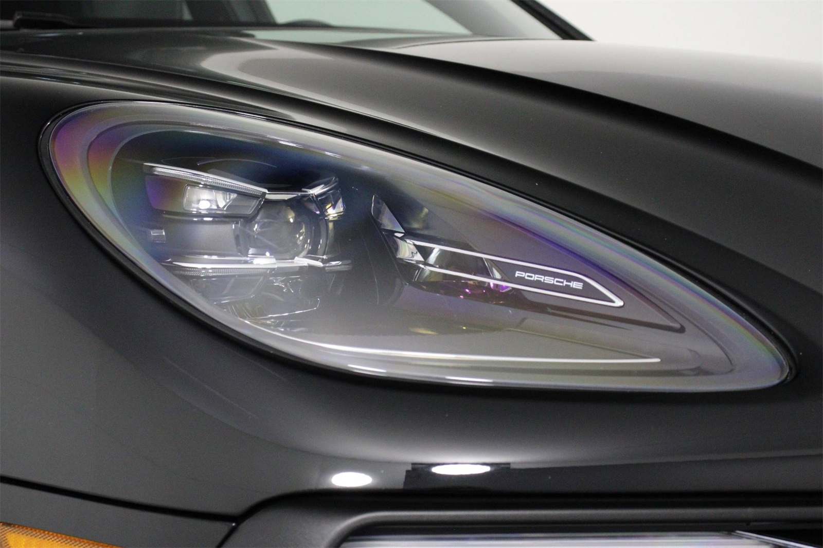 2025 Porsche Macan photo 26