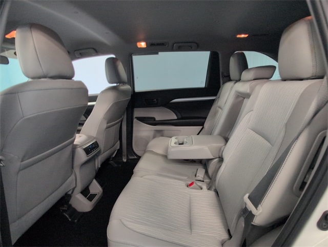 2019 Toyota Highlander LE Plus photo 6
