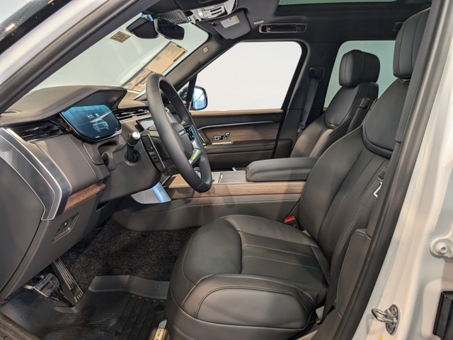 2025 Land Rover Range Rover SE photo 10
