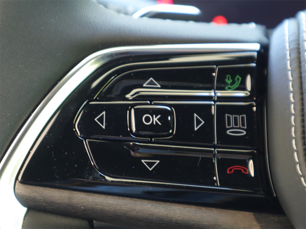 2023 Jeep Grand Cherokee Overland photo 11