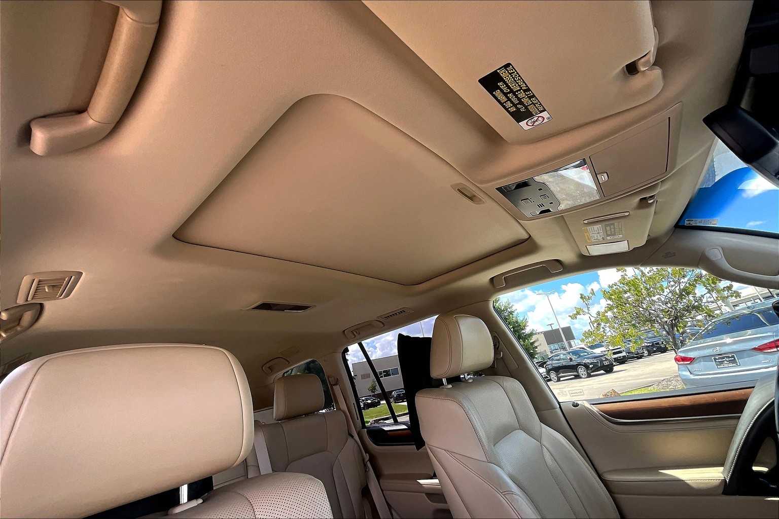 2017 Lexus LX 570 photo 11