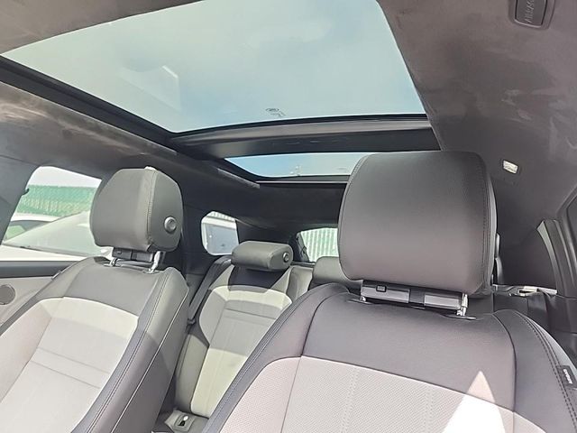2023 Land Rover Range Rover Evoque R-Dynamic SE photo 11