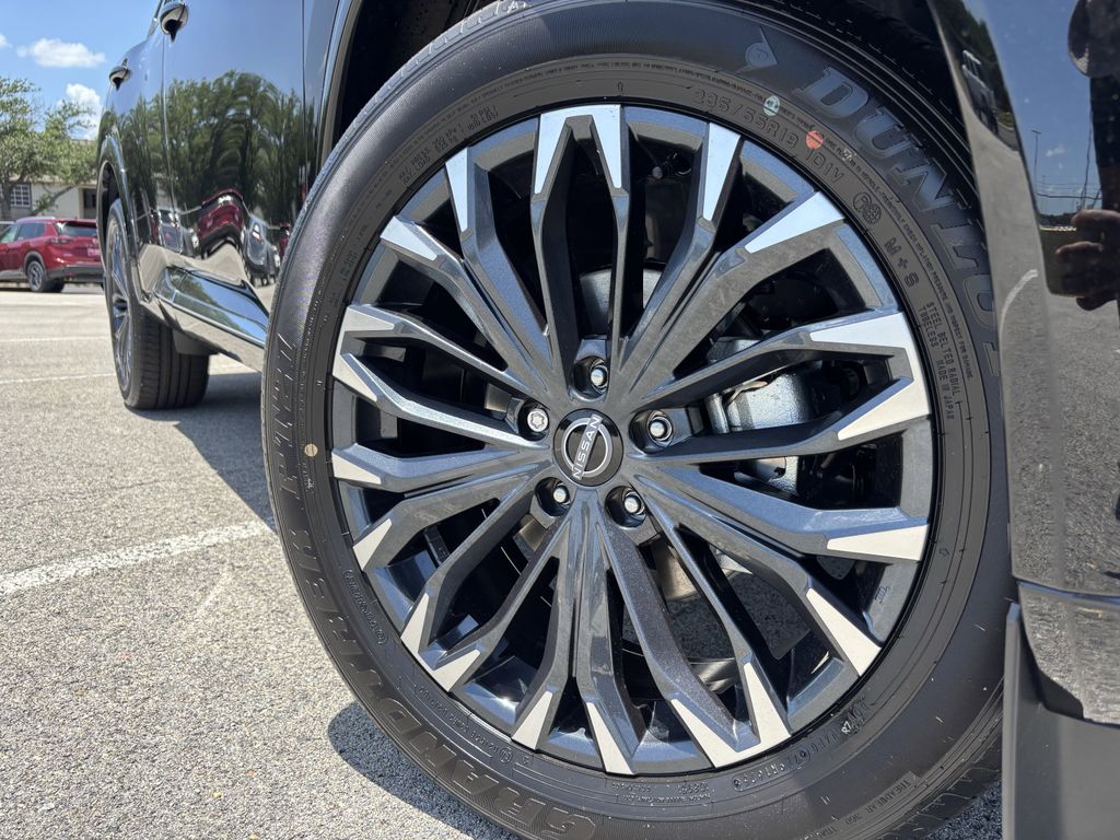 2025 Nissan Rogue Platinum photo 4