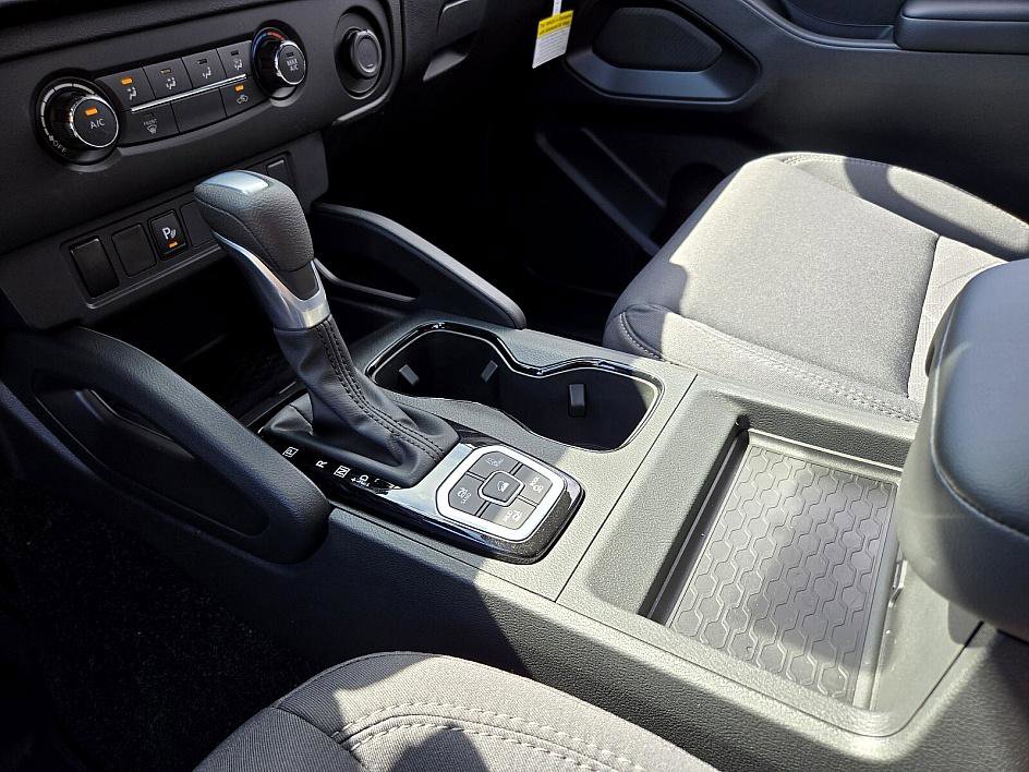 2026 Nissan Frontier Crew Cab SV photo 12
