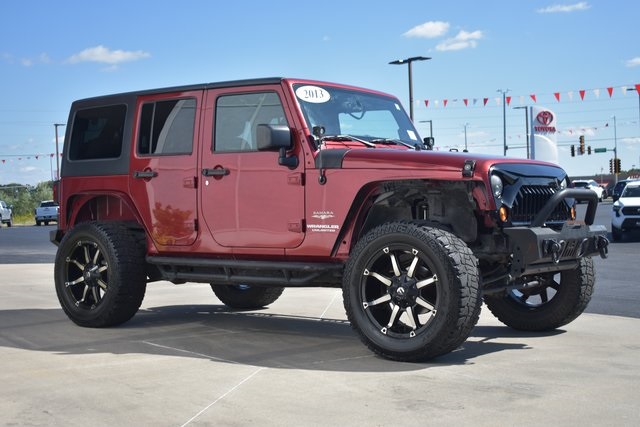 2013 Jeep Wrangler Unlimited Sahara photo 3