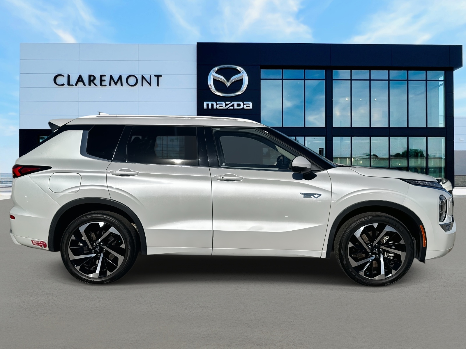 2023 Mitsubishi Outlander PHEV SEL S-AWC photo 4