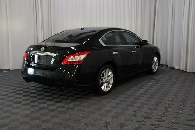 2010 Nissan Maxima SV photo 4