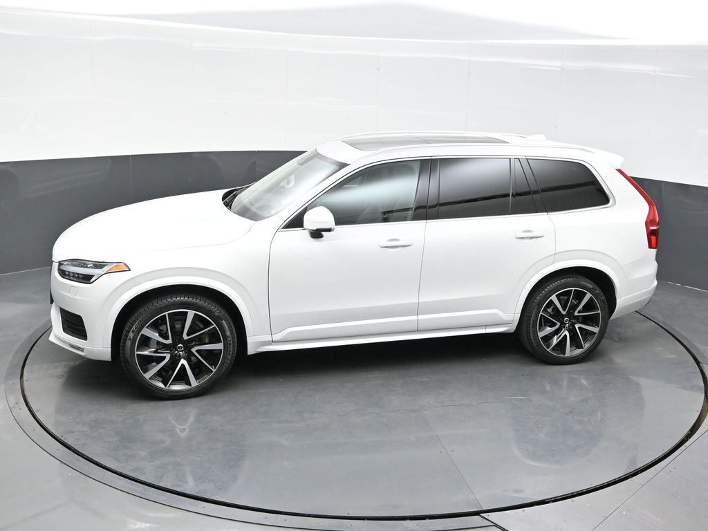 2022 Volvo XC90 T6 Momentum photo 27