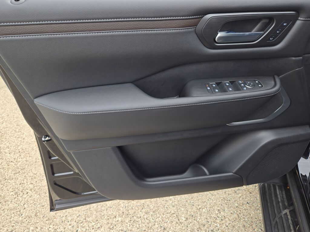 2025 Nissan Armada Platinum photo 20
