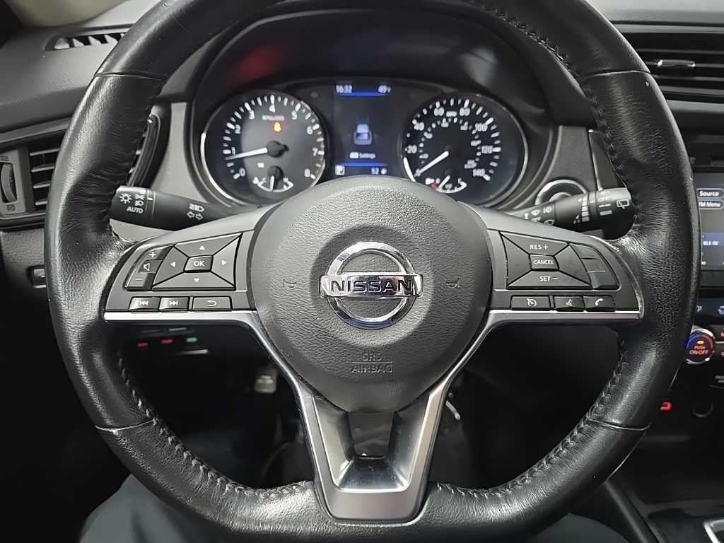 2019 Nissan Rogue SV photo 18