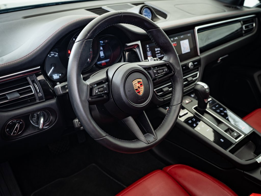 2024 Porsche Macan T photo 4