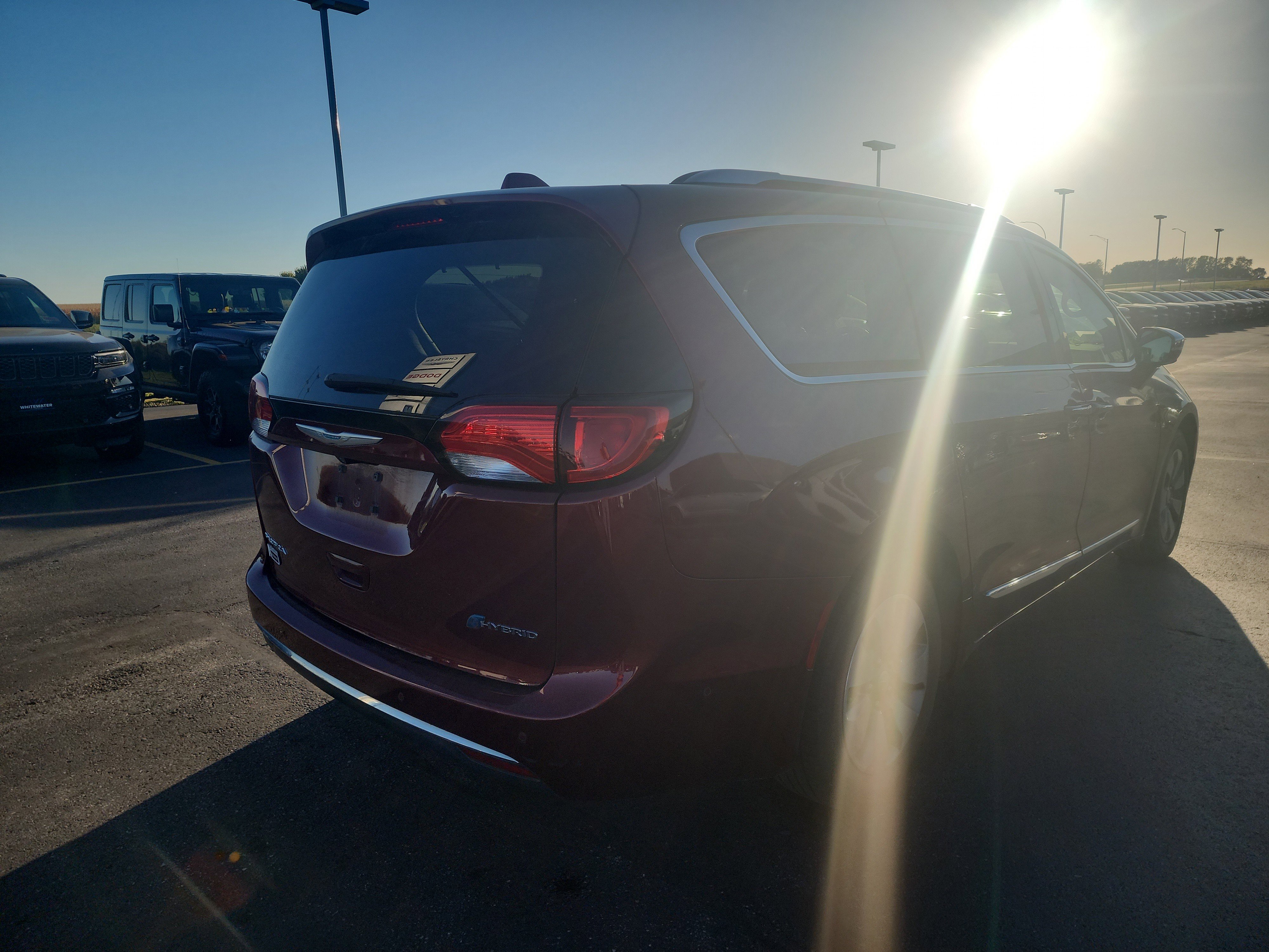 Used 2017 Chrysler Pacifica Hybrid Platinum with VIN 2C4RC1N77HR726725 for sale in Saint Charles, Minnesota
