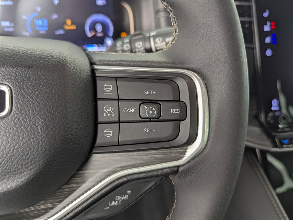 2023 Jeep Wagoneer L Series III photo 21
